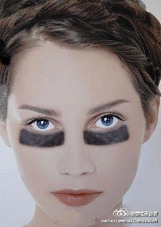 8个小方法，巧除黑眼圈
1、冷水鲜奶11浸纸巾敷眼15分钟;
2、纱布蘸酸奶外敷10分钟;
3、茶水冷冻15分后浸化妆棉外敷；
4、热鸡蛋煮熟去壳毛巾包裹按摩眼部；
5、苹果切片敷眼15分钟；
6、莲藕马蹄莲粉碎敷眼10分钟；
7、土豆去皮切片外敷5分钟；
8、蜂粉加蜂皇浆混合外敷1小时