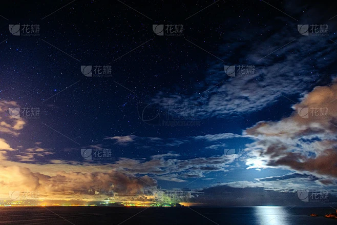 夜晚星空。多云的素材-花瓣网