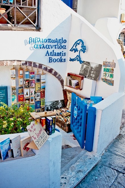 地中海风情的书店，真想进去看看~