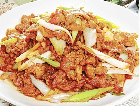 葱爆羊肉
材料
 材料羊肉500g，大葱...