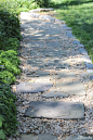 How to Lay & Install the Perfect Flagstone Walkway (easy DIY with Pea  Gravel) - Lehman Lane