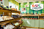 这是一家名为O,MAMA TERRA FRUIT ROOM的生鲜便利店，位于俄罗斯。（图片来源：retail design blog）