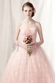 曾经的你是多么的喜欢穿上美美的婚纱