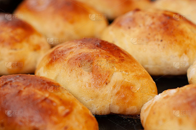 新鲜美味的自制蛋糕(pirozhki)
