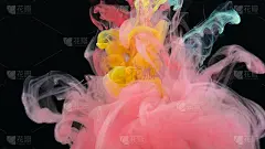 运动色彩在水中滴，墨在旋转，五彩墨在抽象化