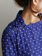 我不能让这头日本的博客或尾部，但我肯定喜欢这件衬衫。  领子 colla 服饰细节
