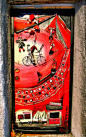意大利，瓦罗利雅(Valloria, Italy)之门：色彩缤纷绚烂，令人惊叹不已，仿佛打开门就可以通往爱丽丝梦游仙境的世界。更加重要的是，它给了我们想象美丽的可能。