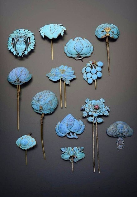 【蓝色传奇：点翠】点翠工艺是中国一项传统...