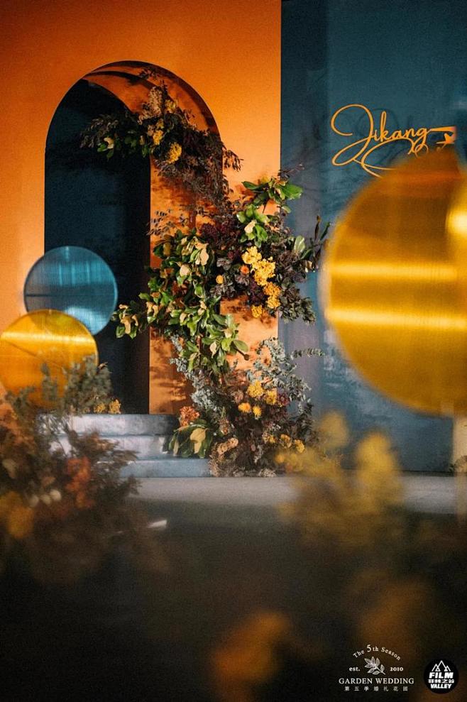 第五季婚礼花园：蓝橙撞色系的旅行主题婚礼...