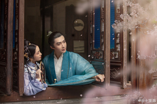 风暖鸟声碎，日高花影重。
#转发抽奖#
...