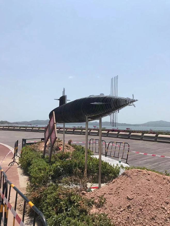 不锈钢镜面雕塑，潜艇造型雕塑，镜面潜艇雕...