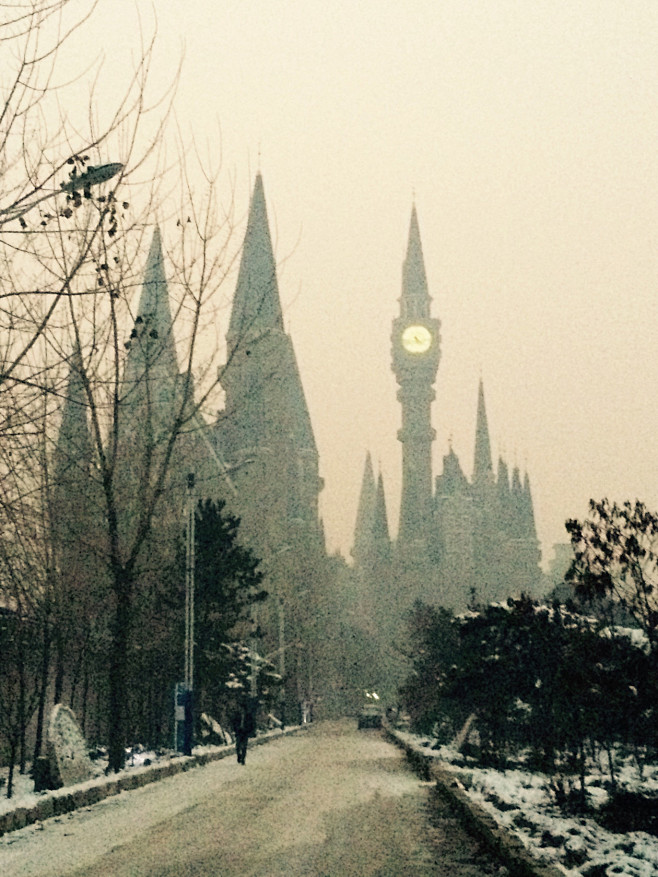 你在北方的冬天里大雪纷飞，我在南方的冬日...