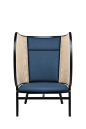 Hideout - Gebrüder Thonet Vienna : Il duo di designer svedesi Front firma una lounge chair che coniuga confort e raffinatezza progettuale, rinnovando con originalità gli stilemi del marchio. HIDEOUT ha una struttura a sezione quadrata in faggio massello c
