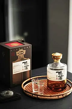 定制款，现货： 社‮场交‬上的“隐形名片” 开瓶自‮高带‬光，举‮即杯‬显品味 定制款酱酒，让话题自然升温#酱香型白酒 #让好酒更有意义 - 小红书