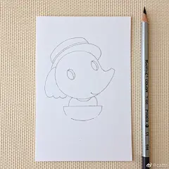                                                                                                                         最近天气越来越热啦，有夏天的感觉咯，今天画一个吃西瓜的小象吧#Catta的手绘分享# 材料：彩铅或水彩笔，白纸1）画一个带小鼻子的圆头，鼻子不用太长，比较可爱一点2）加上眼睛嘴巴和耳朵，注意眼睛的对齐方向，这是一个半侧面的角度，右边的眼睛有个透视会窄一点3）加上小帽沿，