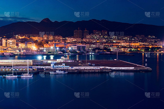 中国山东威海码头夜景