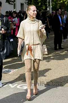 【图】2015春夏伦敦时装周海报时尚网独家秀场外街拍 (二) ：Burberry Prorsum大秀型人云集，小燕子赵薇时髦亮相！