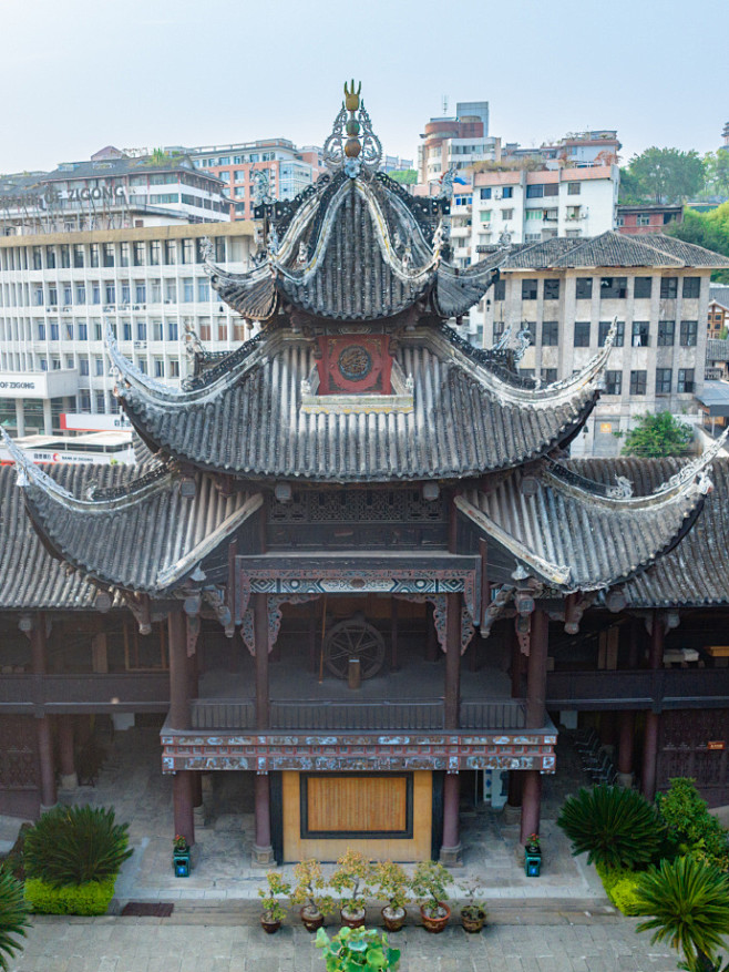 自贡西秦会馆，国保第3批 现为自贡盐业历史博物馆 古建筑超话 西秦会馆，为清初由陕西籍盐商集资兴建，兼具关帝庙及会馆功能。大门为四重屋檐的楼阁 ...