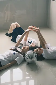 审美积累像青春海报的毕业照 - 小红书