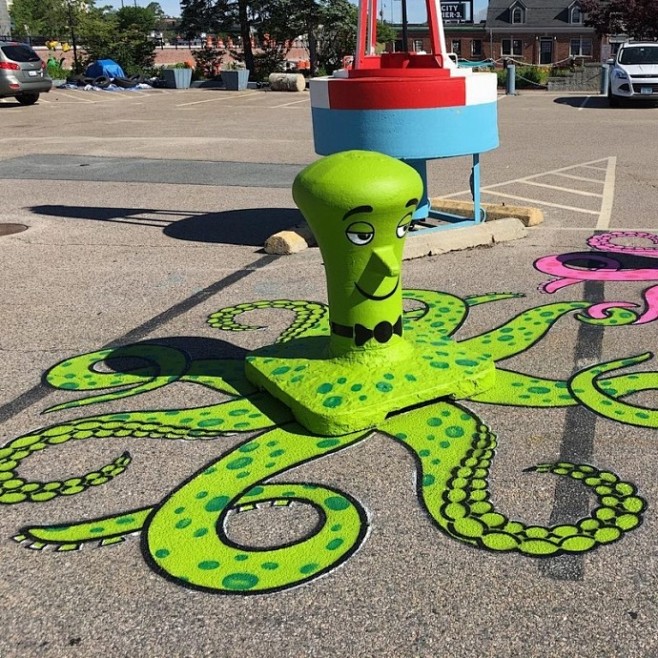 街头艺术家Tom Bob通过涂鸦让城市变...