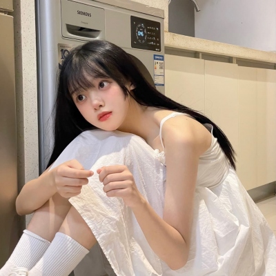 墨茨收集女头真人头像_美女高雅造型