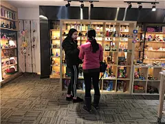 董店长成功签约加盟陶指艺儿童手工店_易控创业网