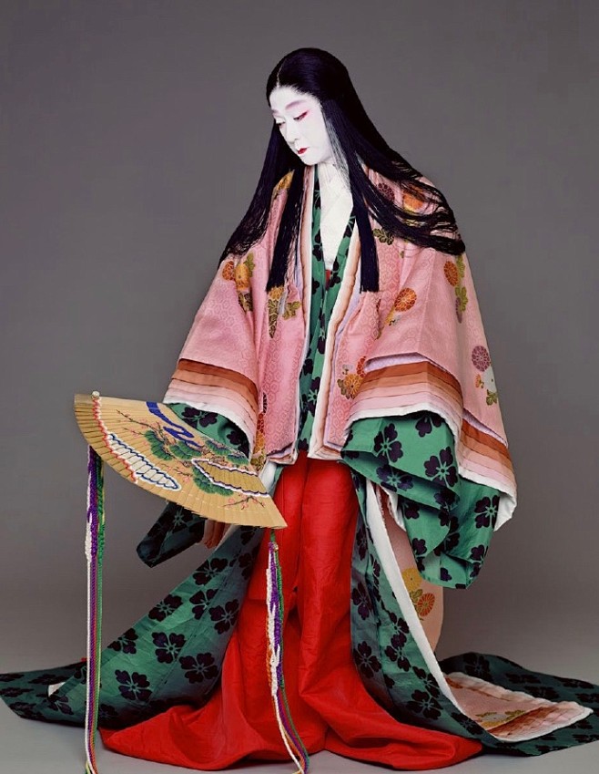 艺术|五代目 坂東玉三郎，出生于1950年4月，日本歌舞伎艺术大师，现役女形最具代表性人物。曾经受到纽约大都会歌剧院的邀请，于纽约举办鹭娘公演 ...