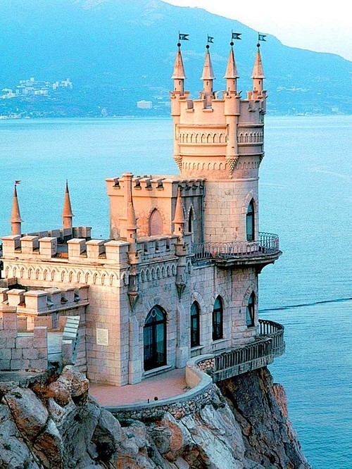 Swallows Nest Castle...