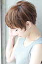 オリーブ、ホワイティベージュ、ミルキーベージュ関連のショートヘアです。メニューはカットです。Door Bell hair livingの黒河祐樹のミナミ、明るめ、ナチュラルヘアスタイルです。