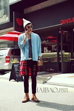 【最新图片】手机也成街拍“神器”？韩国型人街拍合辑：球鞋混搭玩不腻，欧美系服饰穿出小清新！_图1_海报时尚网图片库