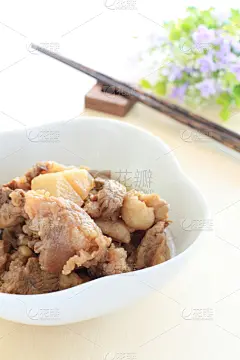 炖品,肌腱,萝卜,牛肉,中国食品,垂直画幅,留白,无人,白色背景,仅一朵花