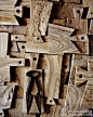 SUMAY ZOY-木作之美，專訪意大利木匠藝術家Andrea Brugi。仿若流水般的紋理，指尖拂過的平滑質感，或是沾上油漬後的獨特成色，無論何時何地，木頭總能散髮出一種超脫在外的質樸感，通過年輪、色澤甚至蟲蛀的痕跡，散髮著天然的味道