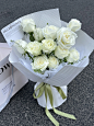 11朵白玫瑰花束