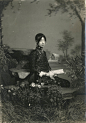 佚名 Unknown Artist<br>
梅兰芳《一缕麻》扮林纫芬 Mei Lanfang Acted Lin Renfen in A Wisp of Twine<br>
1916<br>
银盐纸基 Gelatin Silver Print<br>
20x14.5cm