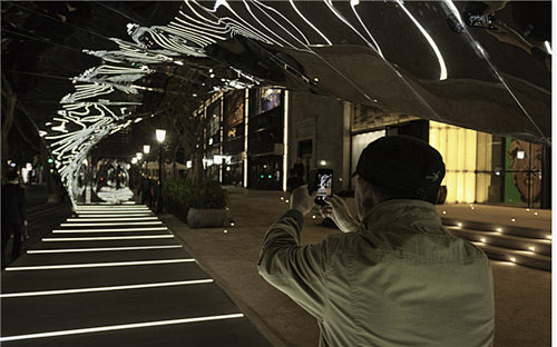 极具视觉冲击力的上海新天地镜面反射装置建筑畅言网