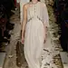 Valentino 2016春夏高定，赤脚的女孩们被打扮得如仙女一般缓缓走来，如同走进意大利名画中 ​​​​