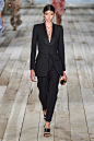 Alexander McQueen Spring 2020 Ready-to-Wear Fashion Show : The complete Alexander McQueen Spring 2020 Ready-to-Wear fashion show now on Vogue Runway.