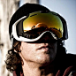 Oakley 智能显示滑雪镜
为高山滑雪者带来全新感官体验（与wifi、GPS、蓝牙相结合）