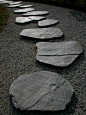 Brad Pitt's Zen Garden with Stepping Stones: 