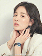 宋慧乔为韩国版《ELLE》三月刊拍摄了一组时尚画报，依然是温柔似水的乔妹，淡雅的暖色调果然是最适合她的颜色。 ​​​​