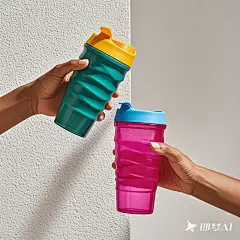 jimeng-2025-08-04-5276-生成一张16_9电商海报，产品为塑料杯手持展示，左右手各持一只塑料杯，背景是白色
