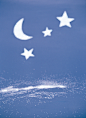 蓝色背景上的月亮和星星