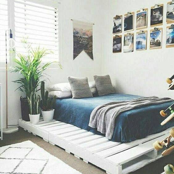 一组简洁干净的男生卧室设计