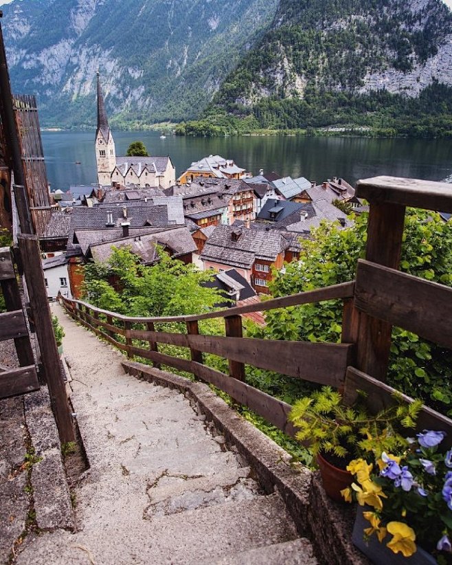 有着“欧洲最美小镇”和“世界上最美丽的湖...