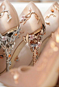 Ralph Russo 伊甸园高跟鞋系列，这简直就是女人梦寐以求的婚鞋啊 !@北坤人素材