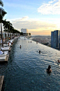 Emmy DE * Marina Bay Sands - infinity pool with  panoramic view - Singapore