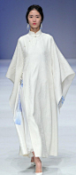 HeavenGaia(盖娅传说) —— 盖娅传说(Heaven Gaia)品牌，由中国著名服装设计师熊英(xiur)及联合创始人王婷莹女士于2013年8月创立于北京。公司是一家集研发、设计、生产、销售于一体的服饰造型高端订制品牌公司。“盖娅传说”品牌服饰感念天地的恩赐，偏爱棉麻、丝绸面料，将天然古朴与飘逸的材料特质，利用中国传统文化艺术手法与西式立体空间完美结合，以娴熟的技术、精准的做工，实现心与表的天然合一。