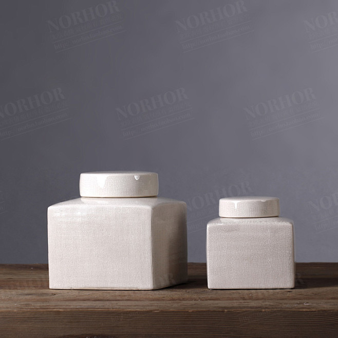 新中式裂纹釉白釉方罐