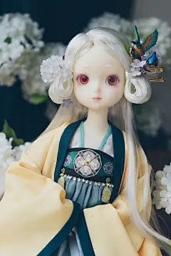 bjd超话bjd自制超话#茕兔##蜃楼人形# 继《步天歌》之后再一次与@麟趾居 @夏达 的梦幻联动～给喜欢的漫画家和角色设计创作bjd实在是太幸福啦！( ˃᷄˶˶̫˶˂᷅ )这次的bjd是以达叔国庆放出的阿皎贺图进行制作哒～全新衣饰造型的阿皎～！身上细节超多的！先透些刚做完妆造的随拍图～之后会有 ​​​​...展开全文c