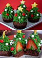 Christmas tree cupcakes with strawberry inside. Love this !!!!#圣诞树点心##圣诞树蛋糕#